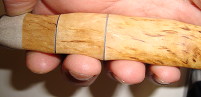 Der an die Finger angepaßte Handgriff